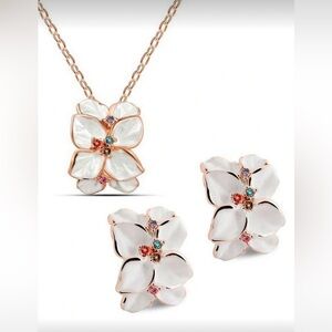 White Floral Jewelry Set